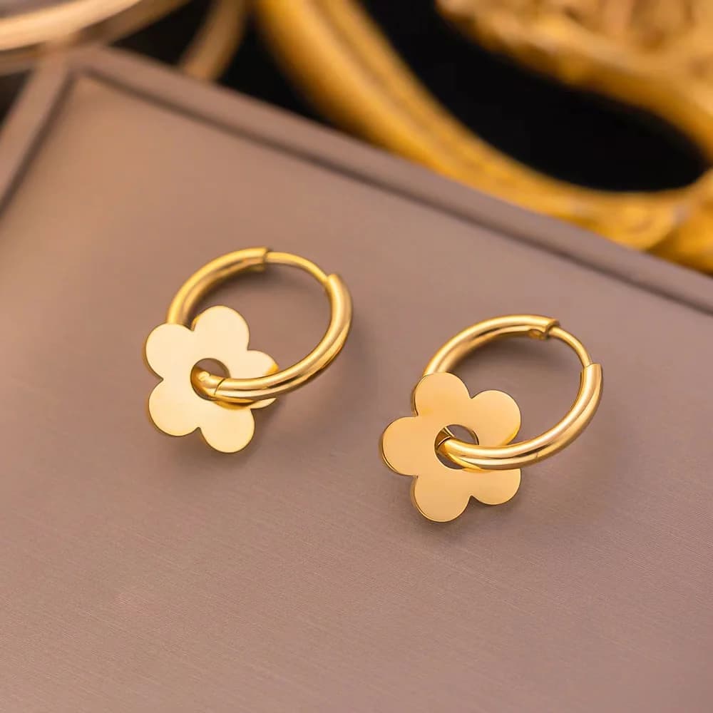 Shell Freshwater Pearl Stud Earrings