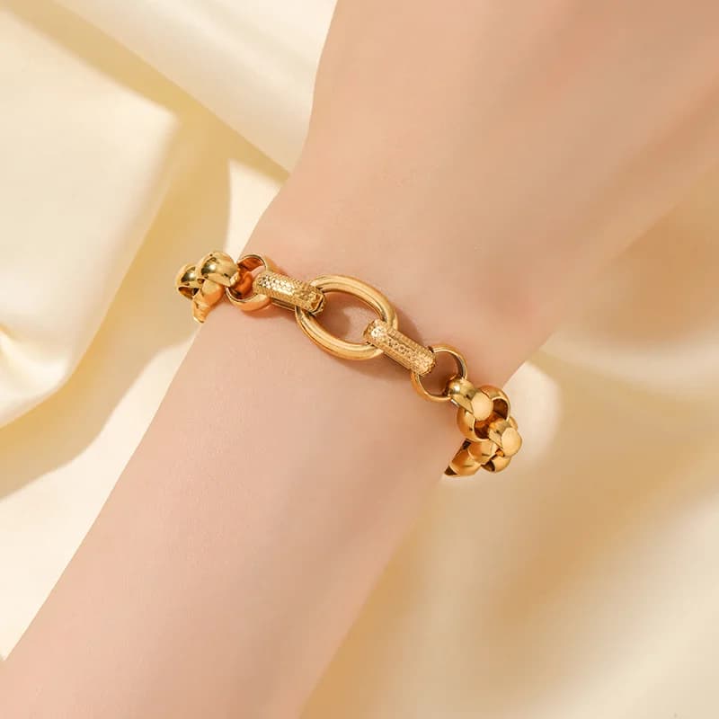 กำไลข้อมือสีทอง สำหรับผู้หญิง
