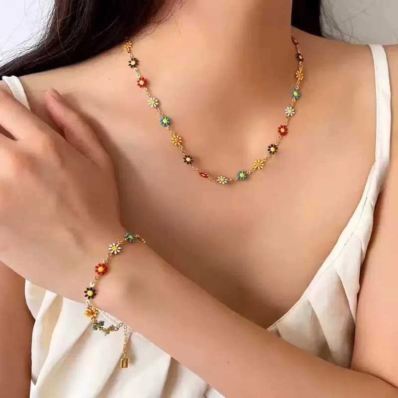 ชุดสร้อยคอและสร้อยข้อมือดอกเดซี่สีสันสดใส