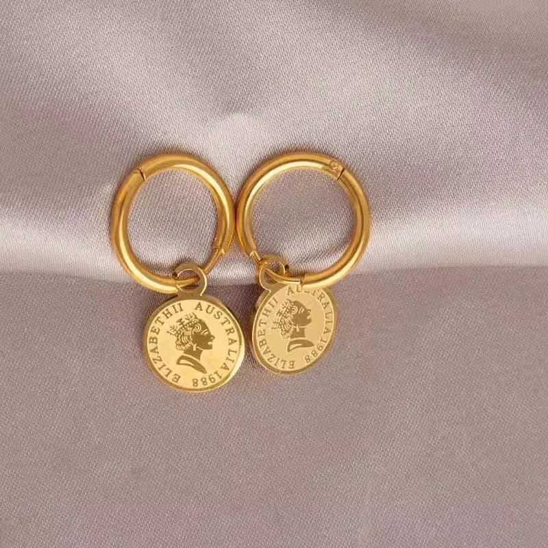Shell Freshwater Pearl Stud Earrings