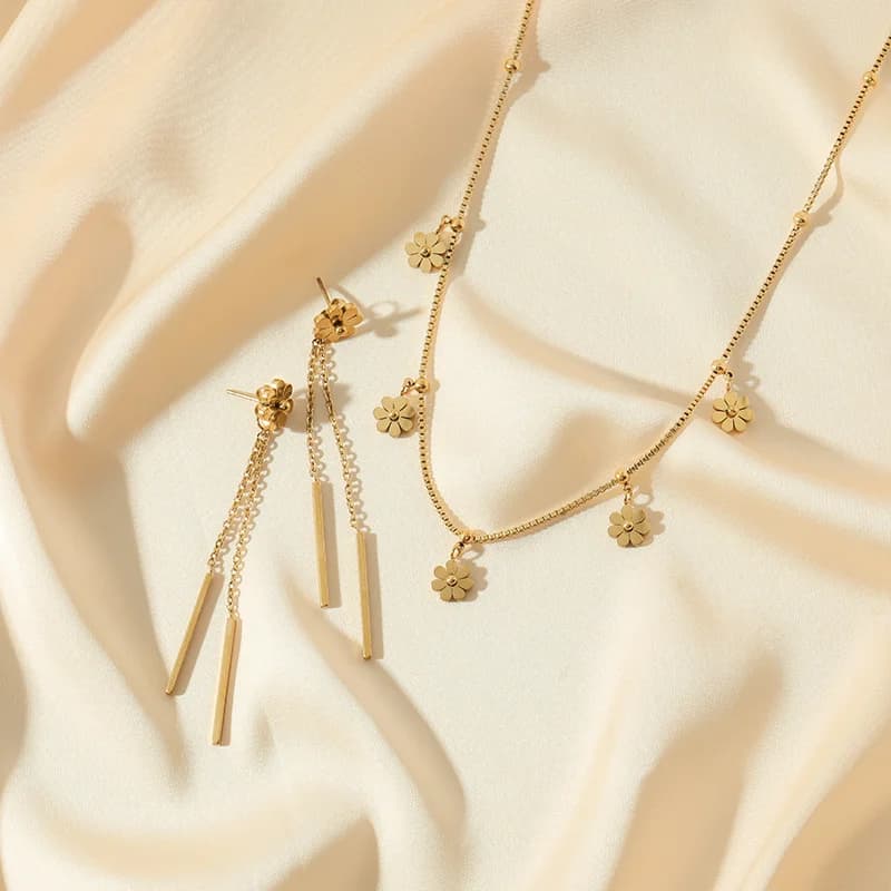 Gold Flower Necklace and Bracelet Set