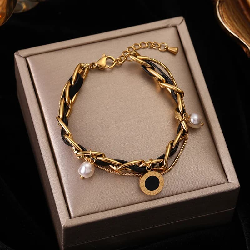สร้อยข้อมือ Charm หลายชั้น สีทอง