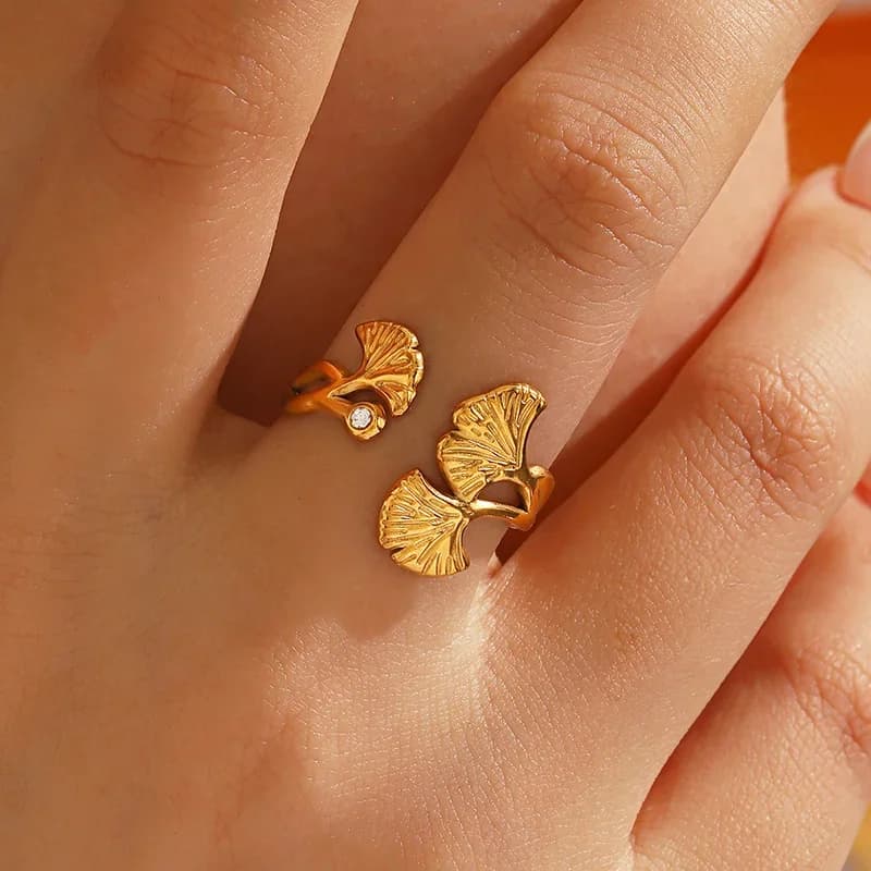 แหวนปรับไซส์รูปใบแปะก๊วยประดับเพชร Zircon สแตนเลส