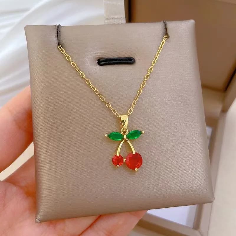 Gold Plated Maple Leaf Pearl Pendant Necklace